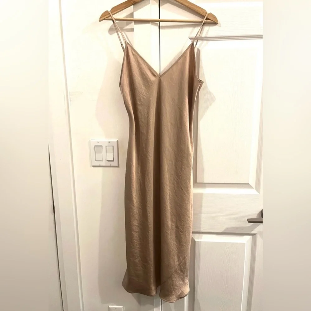 Wilfred Silky Satin Party Slip Midi Dress in Beautiful beige / champagne
Size M - Picture 3 of 7